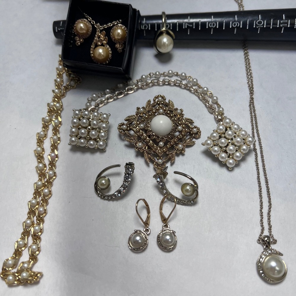 Vtg Faux Pearl Rhinestone Jewelry‎ Lot Necklaces Earrings Brooch Ring Gold Silv